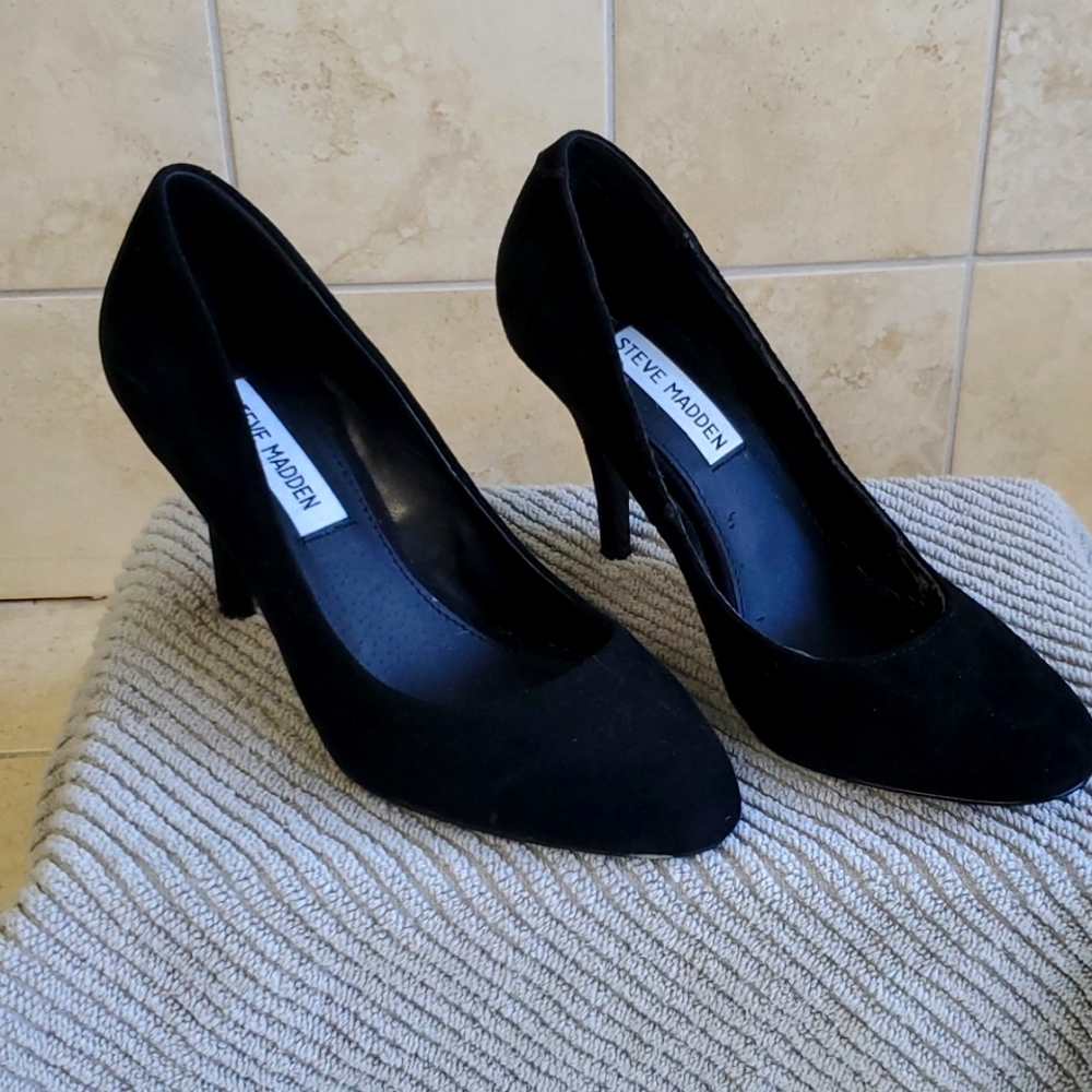 Steve Madden Faux Suede Pumps